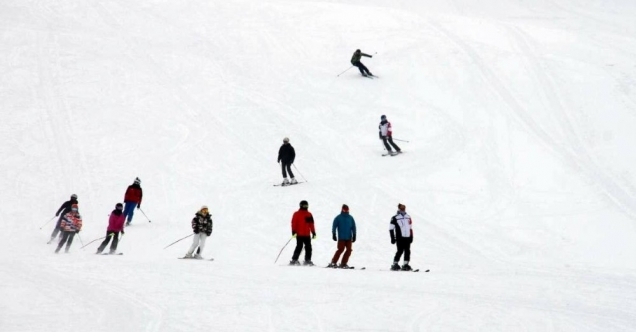 Erzincan Ergan Dağı’nda kayak sezonu başladı
