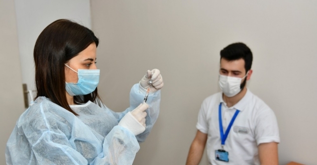 Esenyurt Belediyesi sağlık çalışanları Covıd-19 aşısının ilk dozunu yaptırdı