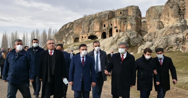 Gazeteciler 3 bin yıllık tarihe sahip Ayazini köyünü gezdi