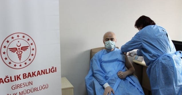 Giresun’da Koronavirüs aşısı sağlık çalışanlarına uygulanmaya başlandı