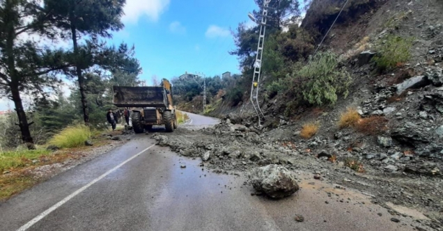 Hatay Da Saganak Ve Kuvvetli Ruzgar Nedeniyle Bir Kopru Zarar Gordu Tarim Arazileri Su Altinda Kaldi Medya Gazete