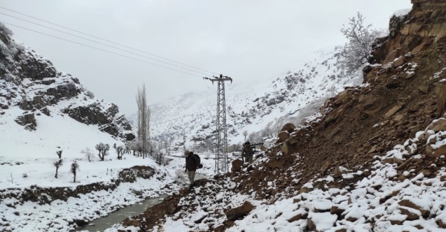 Heyelan 27 köye ulaşımı kapattı, ekiplerin 6 saatlik çalışması ile yol yeniden açıldı