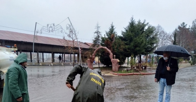 itfaiye ekiplerinden su baskınlarına karşı yoğun mesai