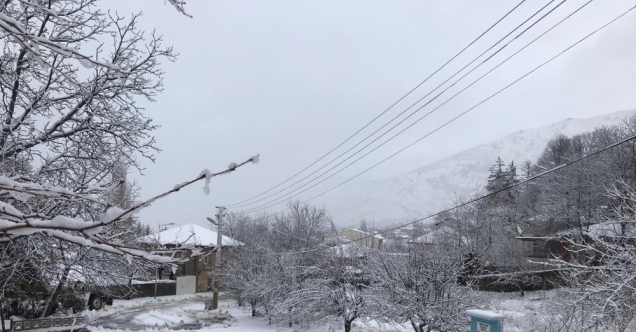 İzmir’de Bozdağ’da kar sevinci