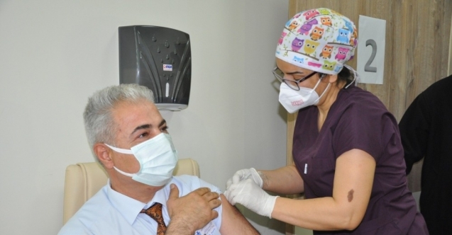 Karaman’da ilk doz aşılar yapılmaya başlandı