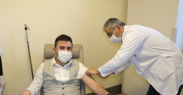 Korona virüs aşısı Yozgat’ta sağlık çalışanlarına uygulanmaya başladı