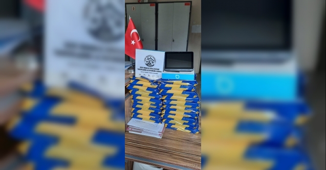 Mahalle derneğinden öğrencilere hem tablet hem de giyim desteği