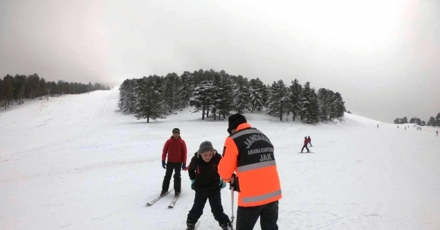 Murat Dağı Kayak Merkezi’ndeki “JAK” timleri güven veriyor