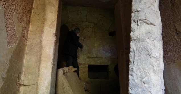 (Özel) 2500 yıllık mezar oda gizemini koruyor