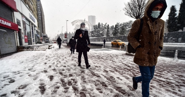 (Özel) Kar yağışını gören vatandaş: &quot;Allah-u Teala bereketini veriyor&quot;