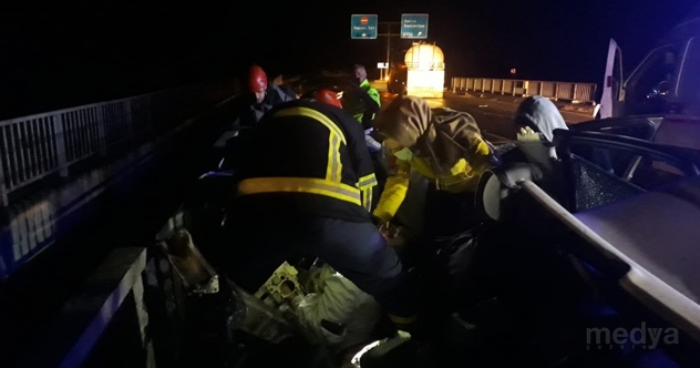 Şanlıurfa’da Bariyerlere Çarpan Otomobilin Sürücüsü Öldü