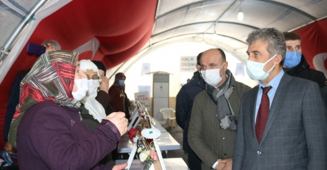 Şehit Kaymakam Safitürk’ün ailesinden evlat nöbetindeki ailelere destek ziyareti