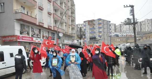 Şırnak anneleri, sağanak yağışa rağmen HDP’den çocuklarını istedi