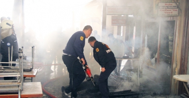 Tarihi Arastadaki köfteci işyerinde yangın