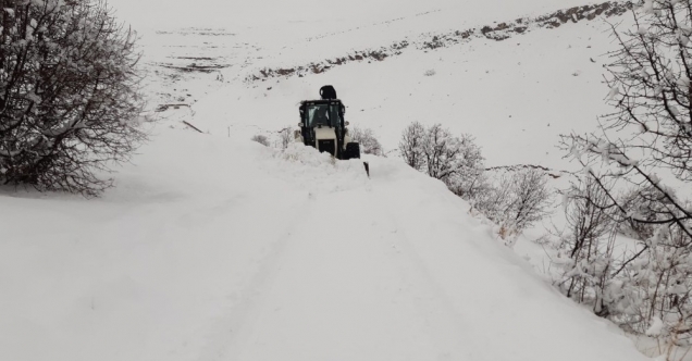 Tunceli’de kapalı bulunan 42 köy yolunu açma çalışması sürüyor