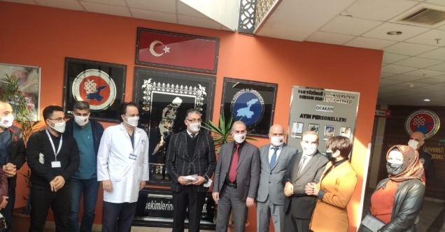 Tuşba Maske Üretim Merkezinden YYÜ’ye maske desteği