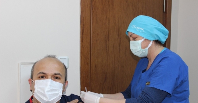 Zonguldak İl Sağlık Müdürü Covid-19 aşısı oldu