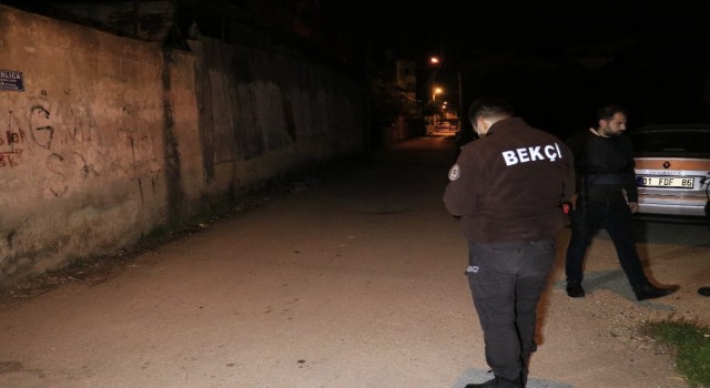 Adanada silahlı saldırıya uğrayan bekçi yaralandı