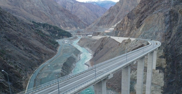 Artvin’de baraj inşaatları ile birlikte ulaşım ağıda yenileniyor