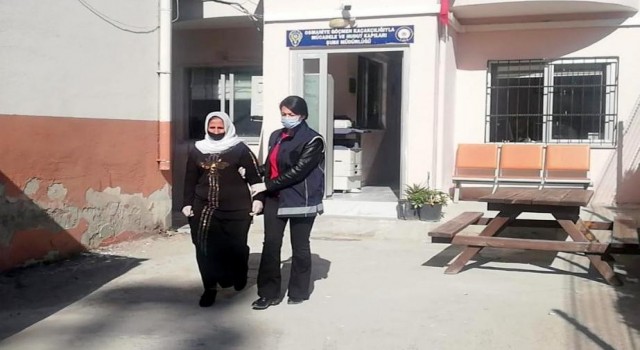 Bulaşıcı hastalık kodundan Türkiyeye giriş yasağı olan Suriyeli kadın yakalandı