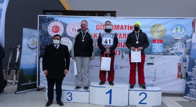 Diplomatik Kayak Yarışında sporculara ödülleri verildi
