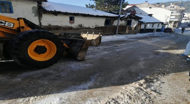 Dodurgada cadde ve sokaklar kardan temizlendi