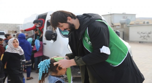 Furkan Aldemirden Suriyeye insani yardım