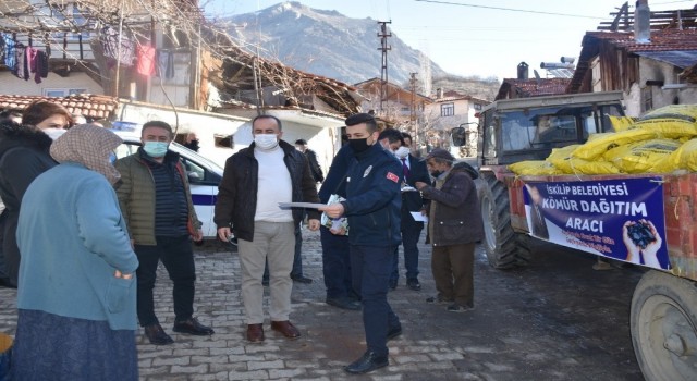 İskilip Belediyesinden bin aileye kömür yardımı