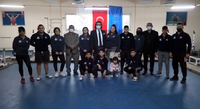 Isparta Belediyesi Spor Kulübü haltercilerinin hedefi Gençler Dünya Şampiyonası