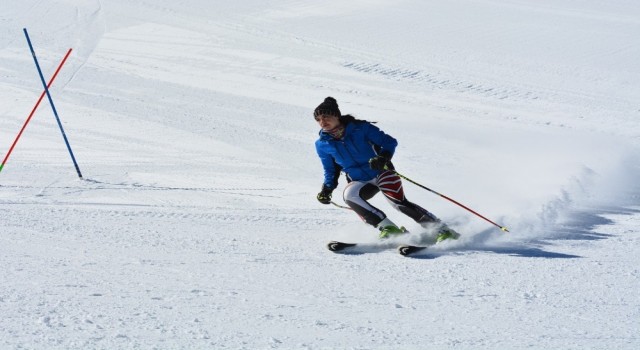 Ispartada 92 kayakçı Valilik Kupasında kıyasıya yarıştı