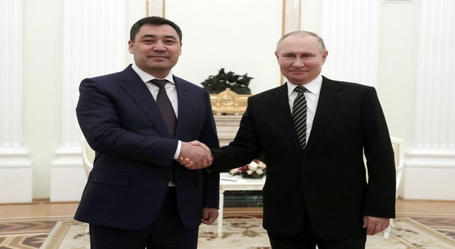 Kırgızistan Cumhurbaşkanı Caparov, ilk yurt dışı ziyaretini Rusyaya gerçekleştirdi