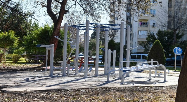 Muratpaşada yangında zarar gören park yenilendi