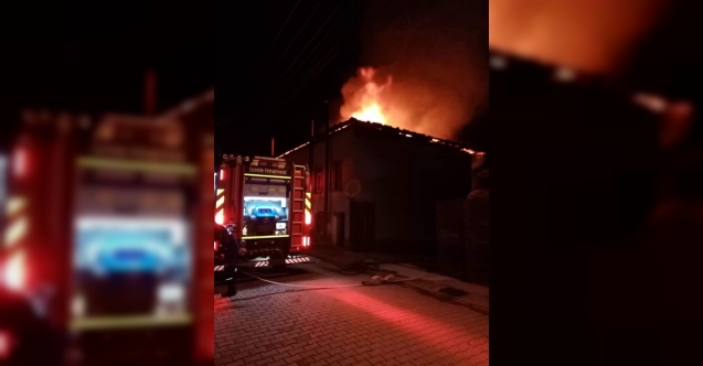 Odemis Te 2 Ev Yanarak Kul Oldu Iki Aile Kis Gununde Evsiz Kaldi Medya Gazete
