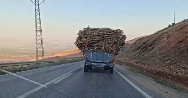 Siirt’te kapasitesinin üstünde yük alan traktörün tehlikeli yolculuğu