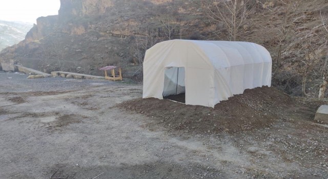 Uluderede sokak hayvanları için çadır kulübeler kuruldu