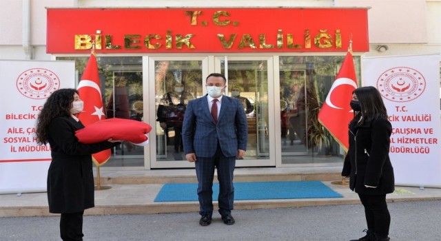 18 Martta Çanakkalede göndere çekilecek Türk bayrağı Bilecike ulaştı
