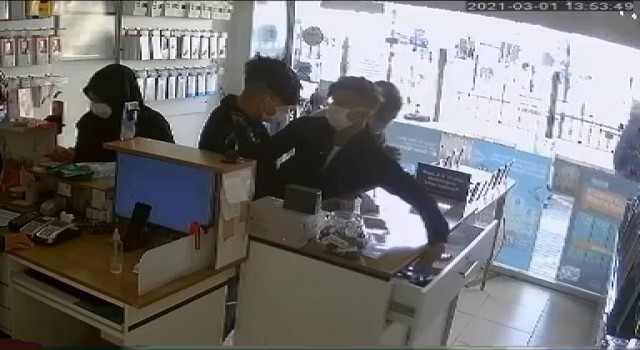Bursada cep telefonu hırsızları kamerada