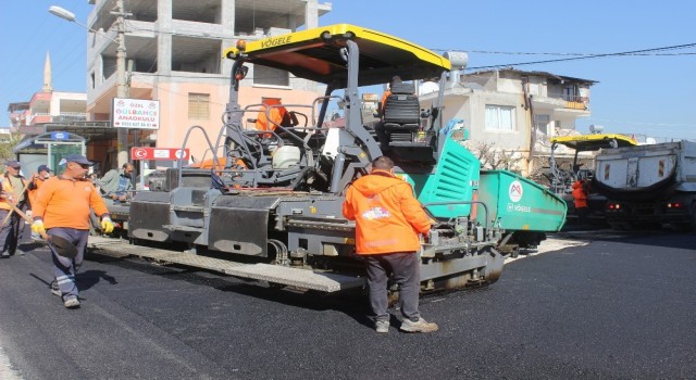 Büyükşehir Belediyesi, Mezitlinin 3 caddesine sıcak asfalt döktü
