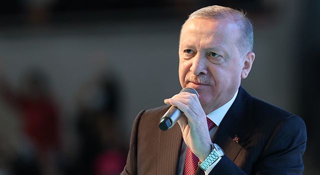 Erdoğan: “Bunlar baskıya uğrayan kadının önce başına, sonra duruşuna bakarlar”