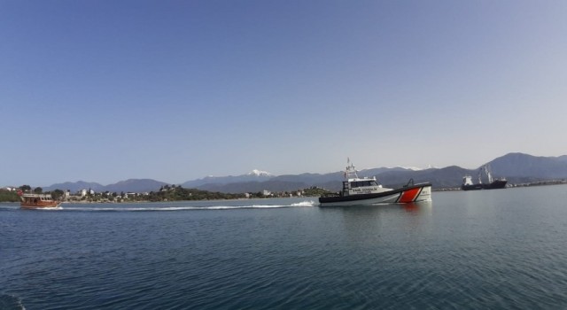 Fethiye Körfezinde sürüklenen teknedeki 2 kişi kurtarıldı
