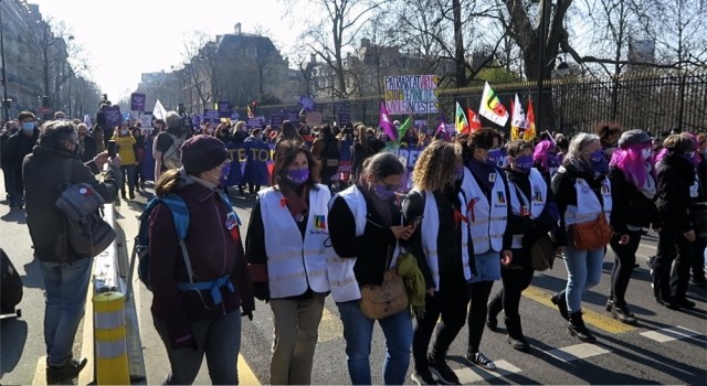 Fransada 8 Martta kadınlardan grev