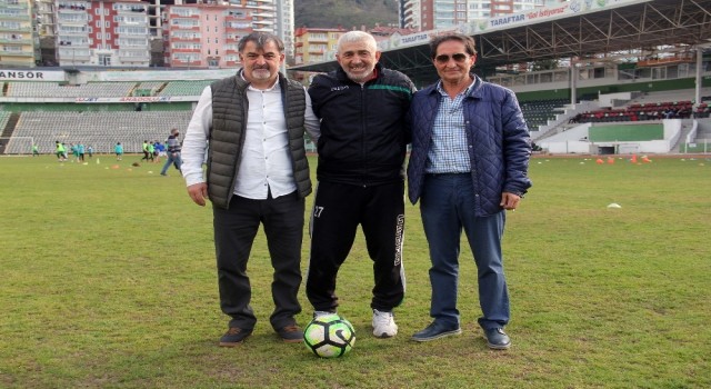 Giresunsporlu eski futbolcular Atatürk Stadyumundaki anılarını tazelediler