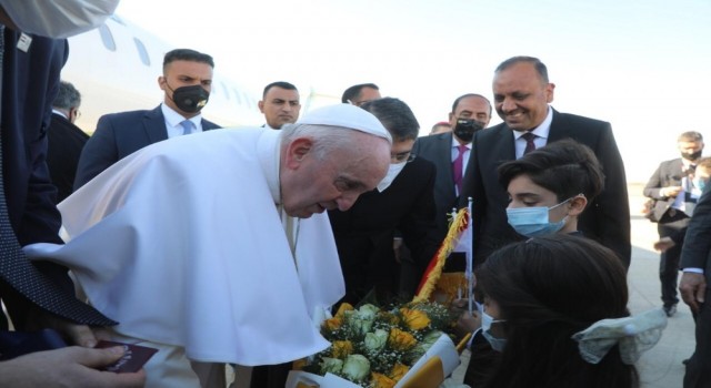 Papa Francis, Şiilerin en büyük dini mercii Sistani ile bir araya geldi