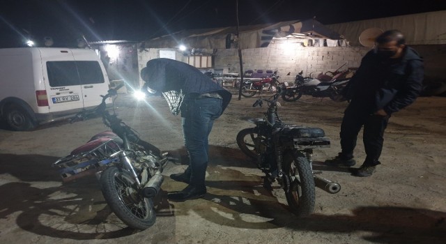 Reyhanlıda çalıntı motosikletler denetim yapan polise takıldı