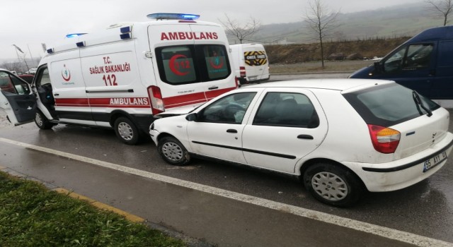 Samsunda 1i ambulans 5 aracın karıştığı zincirleme kaza: 3 kişi yaralandı