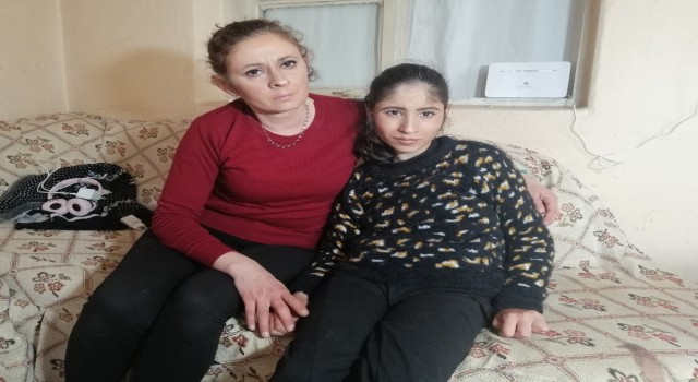 Serebral palsi hastası Makbule akülü sandalyesi bozulunca eve hapsoldu