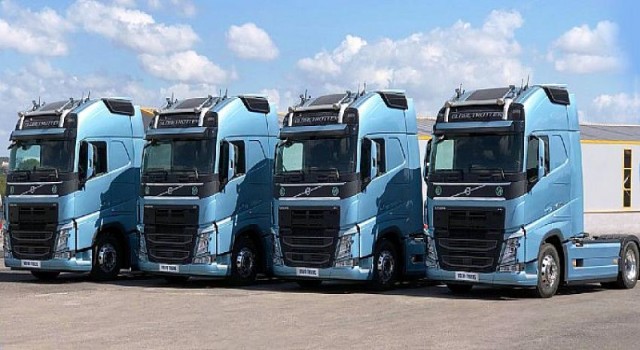 Volvo Trucks teslimatta hız kesmiyor: Trans 33 Lojistik’e 5 adet Volvo FH500 TC kamyon