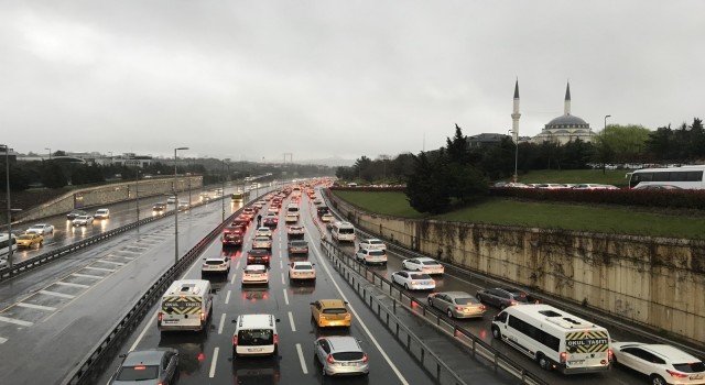 56 saatlik kısıtlama sonrası İstanbulda trafik yoğunluğu
