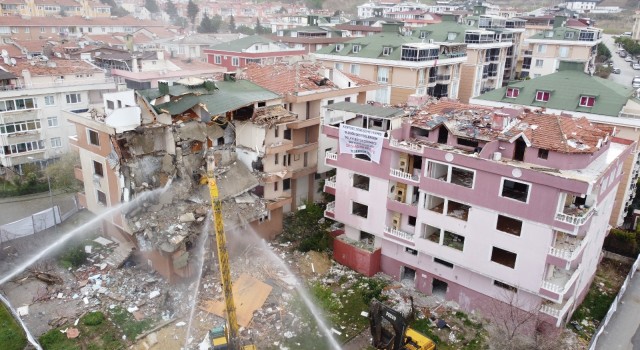 Büyükçekmecede kentsel dönüşüm kapsamında 3 bina yıkılıyor