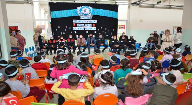 Diyarbakırda polislerden minik öğrencilere sürpriz